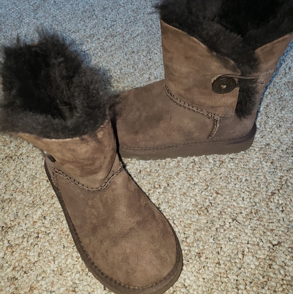 Uggs 13 Bailey button kids